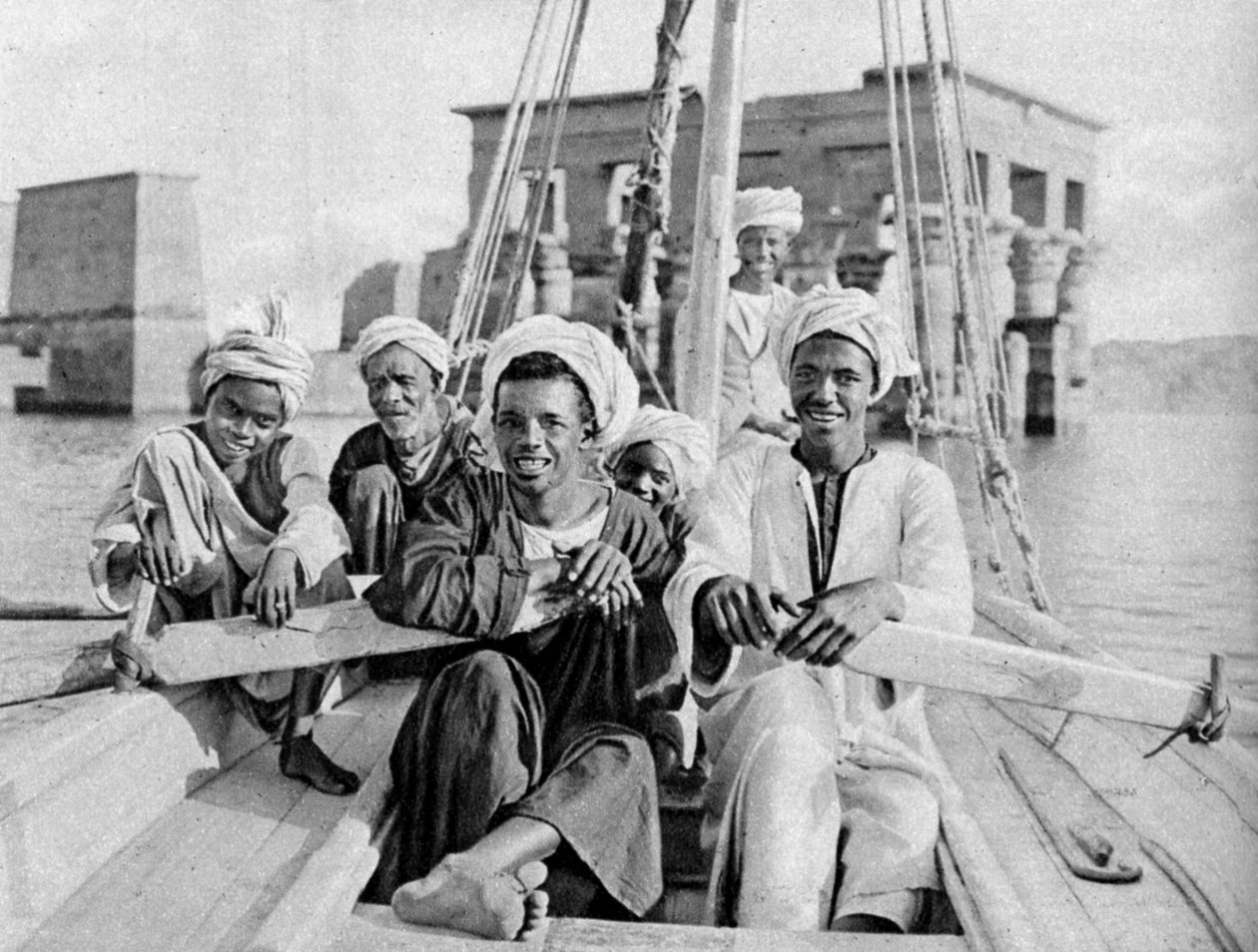 बर्बेरिन नाविक, फिल इले की बाढ़, मिस्र, c1922 द्वारा डोनाल्ड मैकलेश