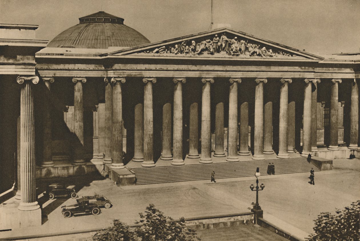 ओल्ड मोंटाग हाउस की साइट पर ब्रिटिश म्यूजियम का कर्नलडेड फ्रंट, c1935। द्वारा डोनाल्ड मैकलेश
