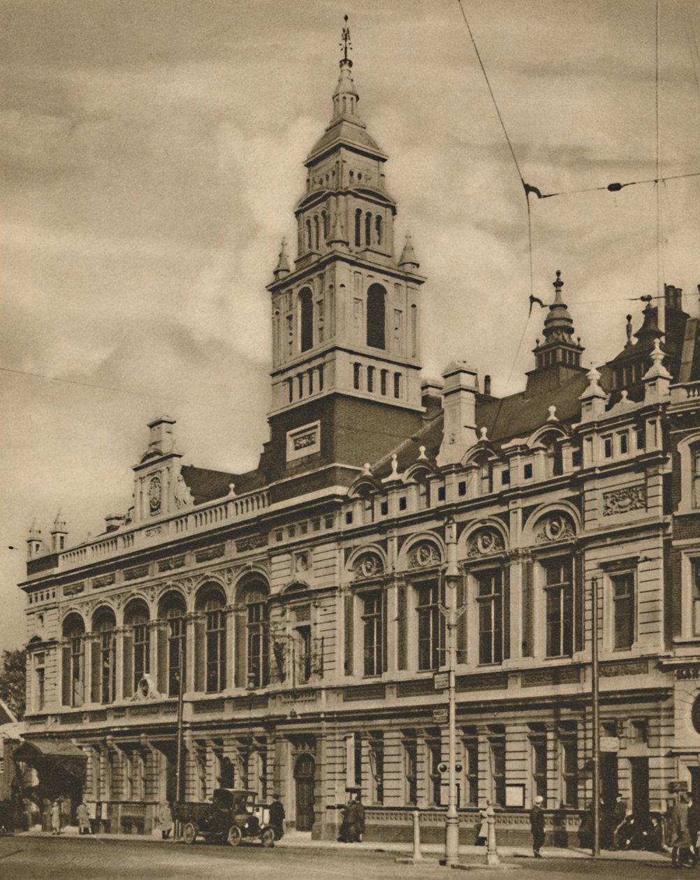 हैमरस्मिथ ब्रॉडवे से हैमरस्मिथ टाउन हॉल, c1935। द्वारा डोनाल्ड मैकलेश