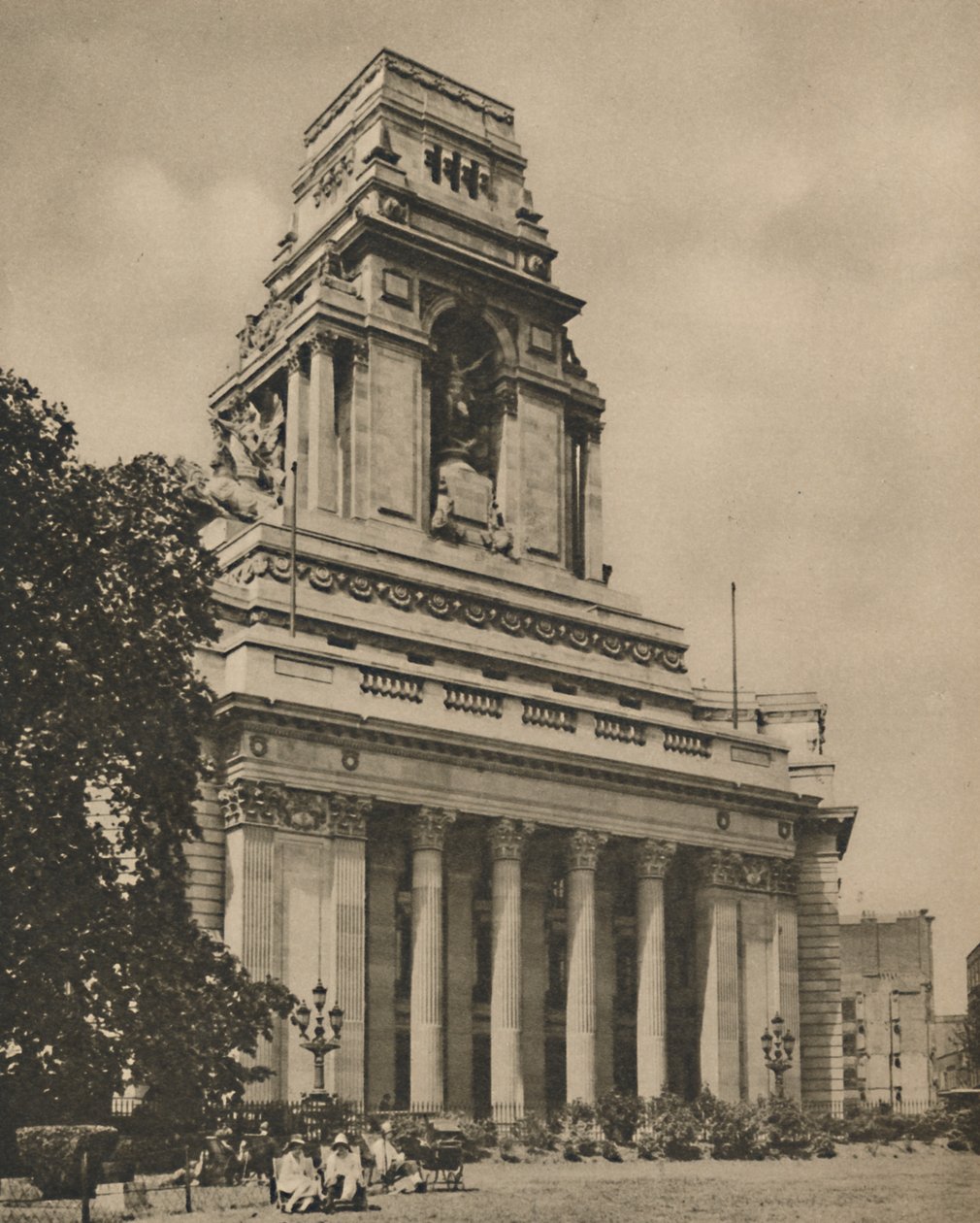 टॉवर हिल में लंदन प्राधिकरण के बंदरगाह का परिसर, c1935। द्वारा डोनाल्ड मैकलेश
