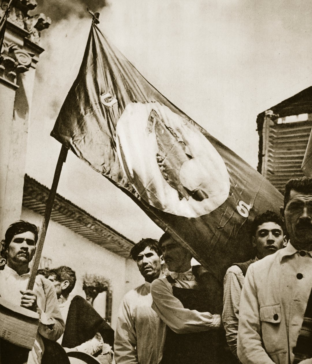 राष्ट्रीय सिन्क्रिस्ट यूनियन के सदस्य, मेक्सिको, 1930-40 के दशक (bw फोटो) द्वारा डोरिस हेडिन