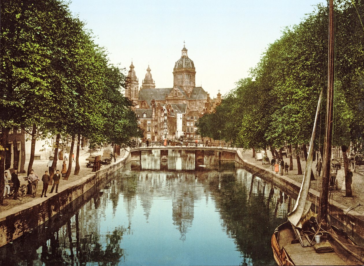 Voorburgwal को Sint Nicolaas Basilica, एम्स्टर्डम, पब से नीचे देखें। c.1900 द्वारा डच फोटोग्राफर