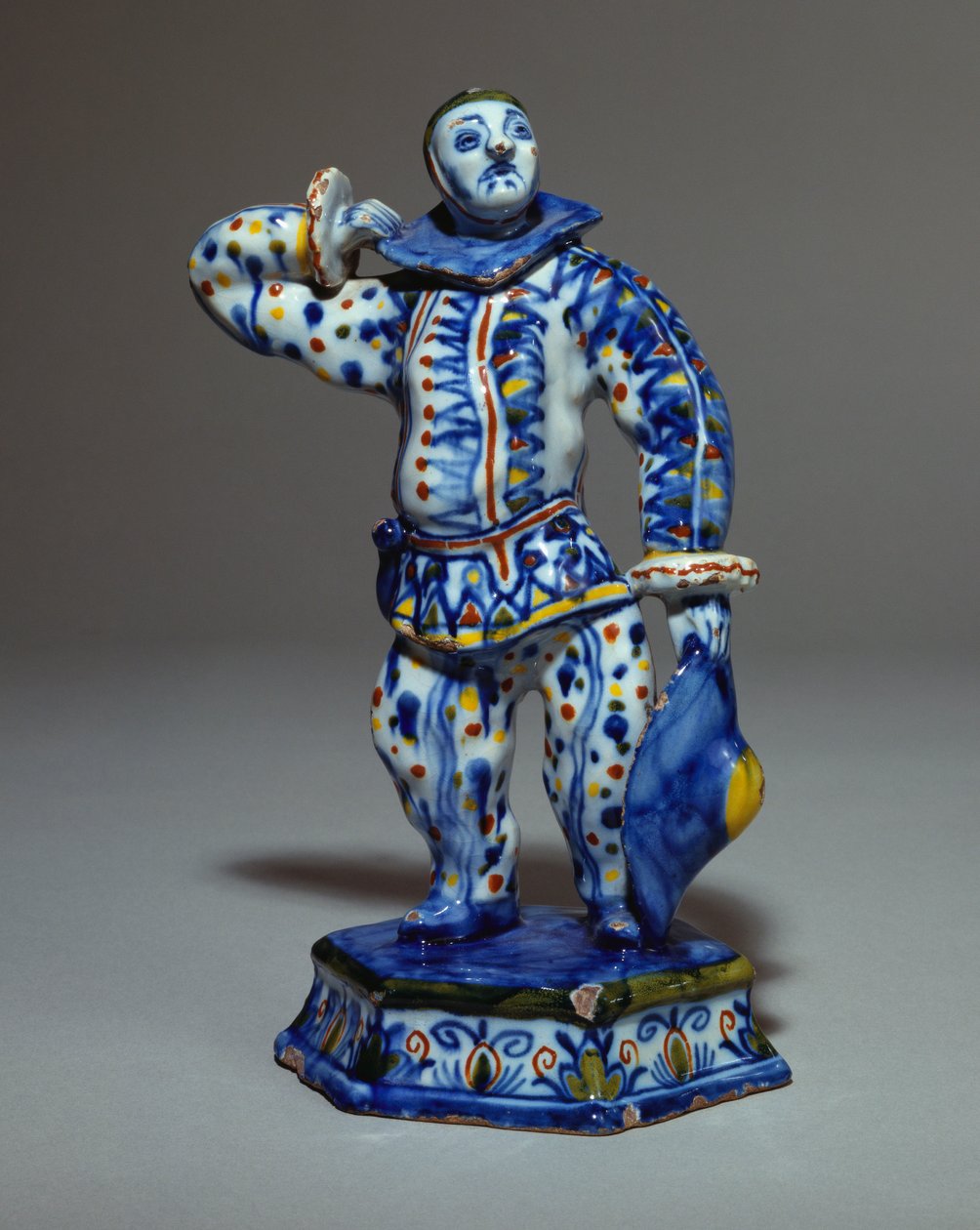 हार्लेक्विन का एक डच डेल्फ़्ट आंकड़ा, c.1720 द्वारा डच स्कूल