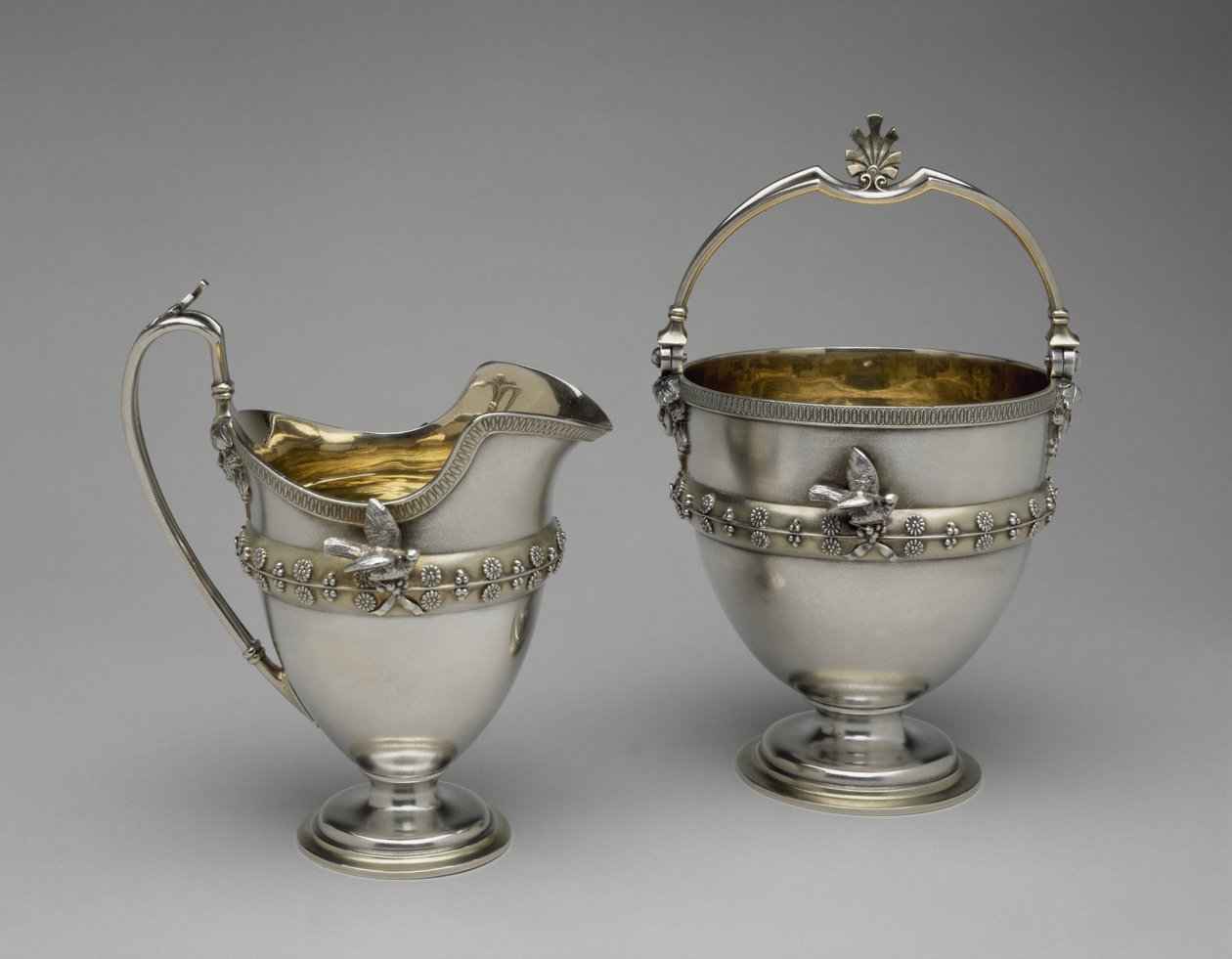 क्रीम पिचर और चीनी की टोकरी, c. 1865-1869 (चांदी और चांदी का गिल्ट) द्वारा एडवर्ड चांडलर मूर