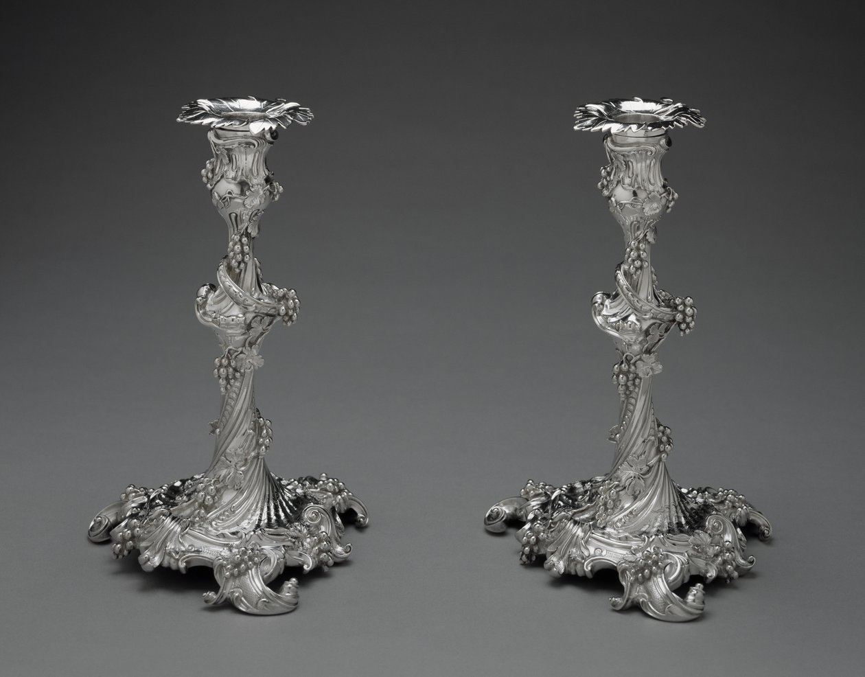 कैंडलस्टिक्स की जोड़ी, c.1755-56 (चांदी) द्वारा एडवर्ड वैकलिन