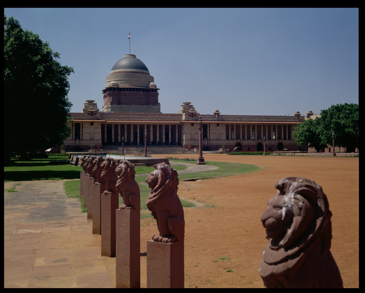 वायसराय हाउस के सामने का दृश्य द्वारा एडविन लैंडसीर