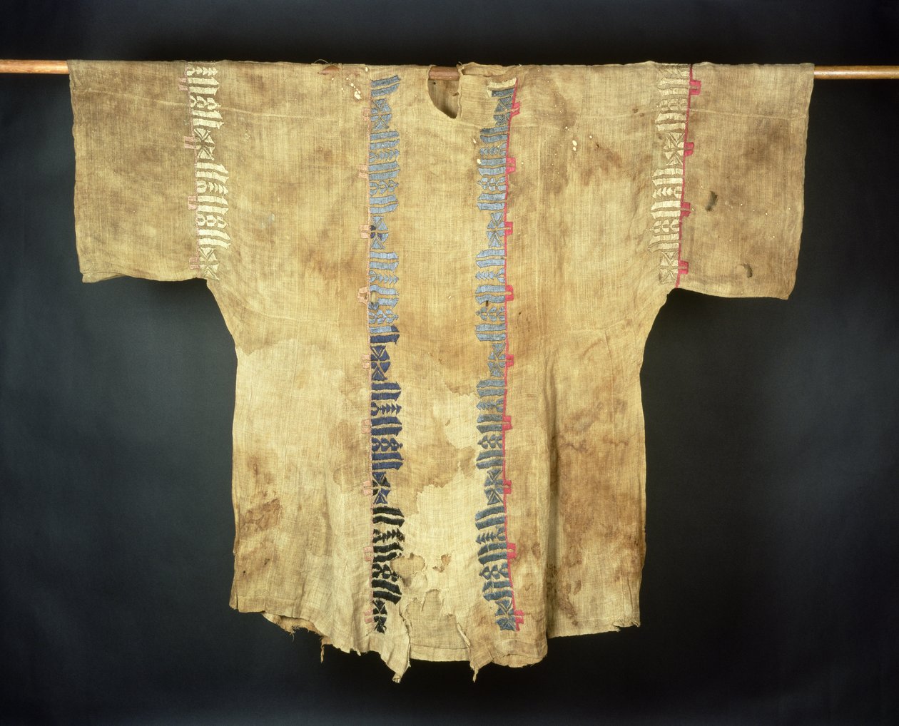 अंगरखा, c.1020 (कशीदाकारी लिनन) द्वारा मिस्र