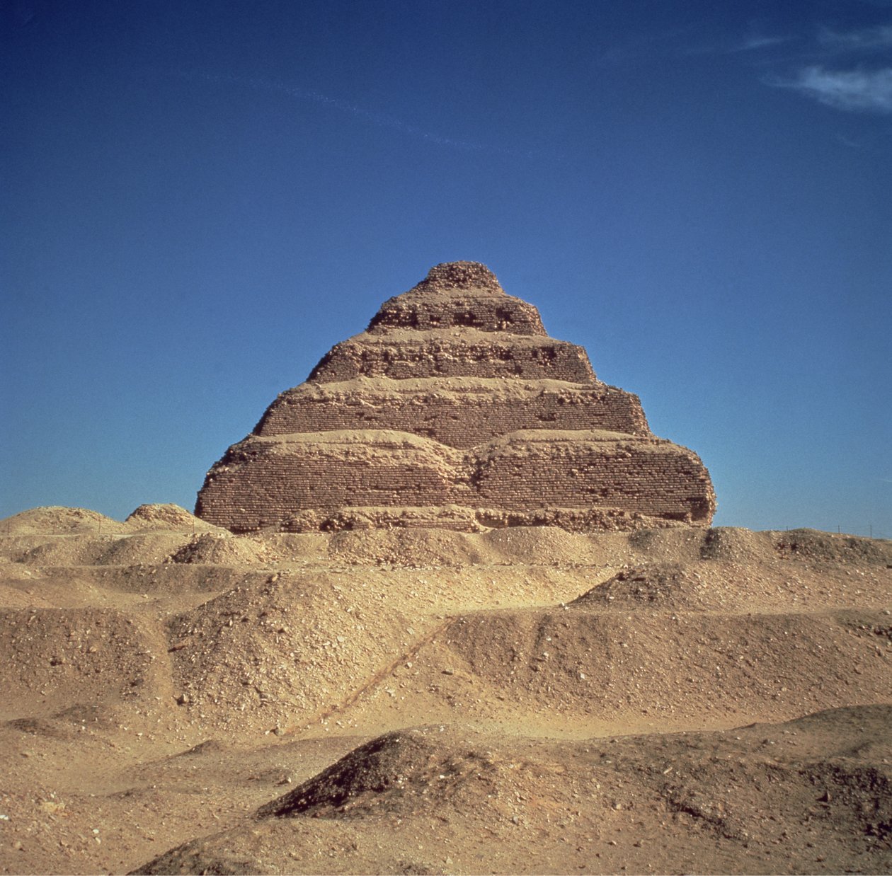 किंग जोसर का चरण पिरामिड, c.2630-2611 ई.पू. द्वारा मिस्र का तीसरा राजवंश