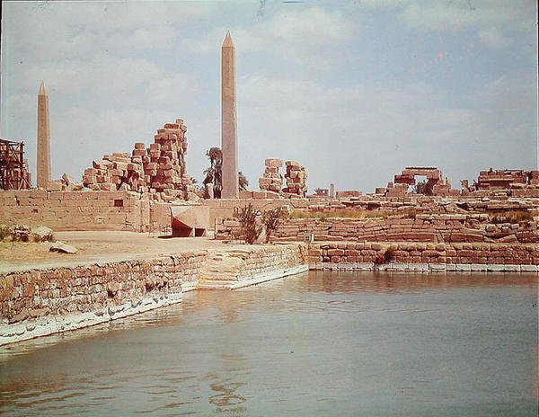 पवित्र झील का दृश्य, अमून का मंदिर द्वारा मिस्र