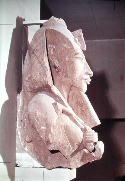 अमून के मंदिर, करनक, c.1353-1337 ईसा पूर्व (सैंडस्टोन) से बस्ट ऑफ अमेनोफिस IV (अखेनटेन) (c.1364-1347 ईसा पूर्व) द्वारा मिस्र का 18वां राजवंश Dy