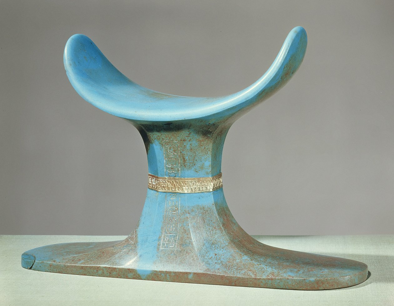 तूतनखामुन की कब्र से हेडरेस्ट, (c.1370-52 ईसा पूर्व) द्वारा मिस्र का 18वां राजवंश Dy