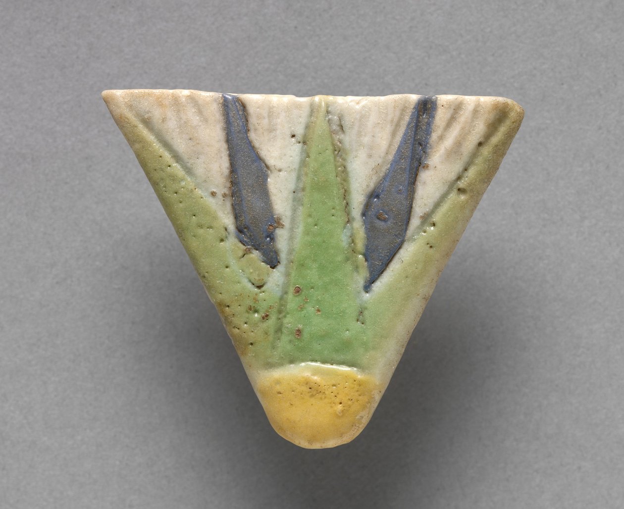 लोटस ब्लॉसम नेकलेस टर्मिनल, c.1391-1337 ईसा पूर्व द्वारा मिस्र का 18वां राजवंश Dy