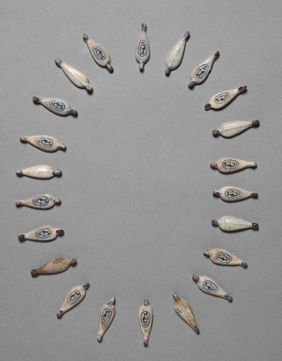 पेटल-शेप्ड बीड्स, c.1391-1353 ई.पू. द्वारा मिस्र का 18वां राजवंश Dy