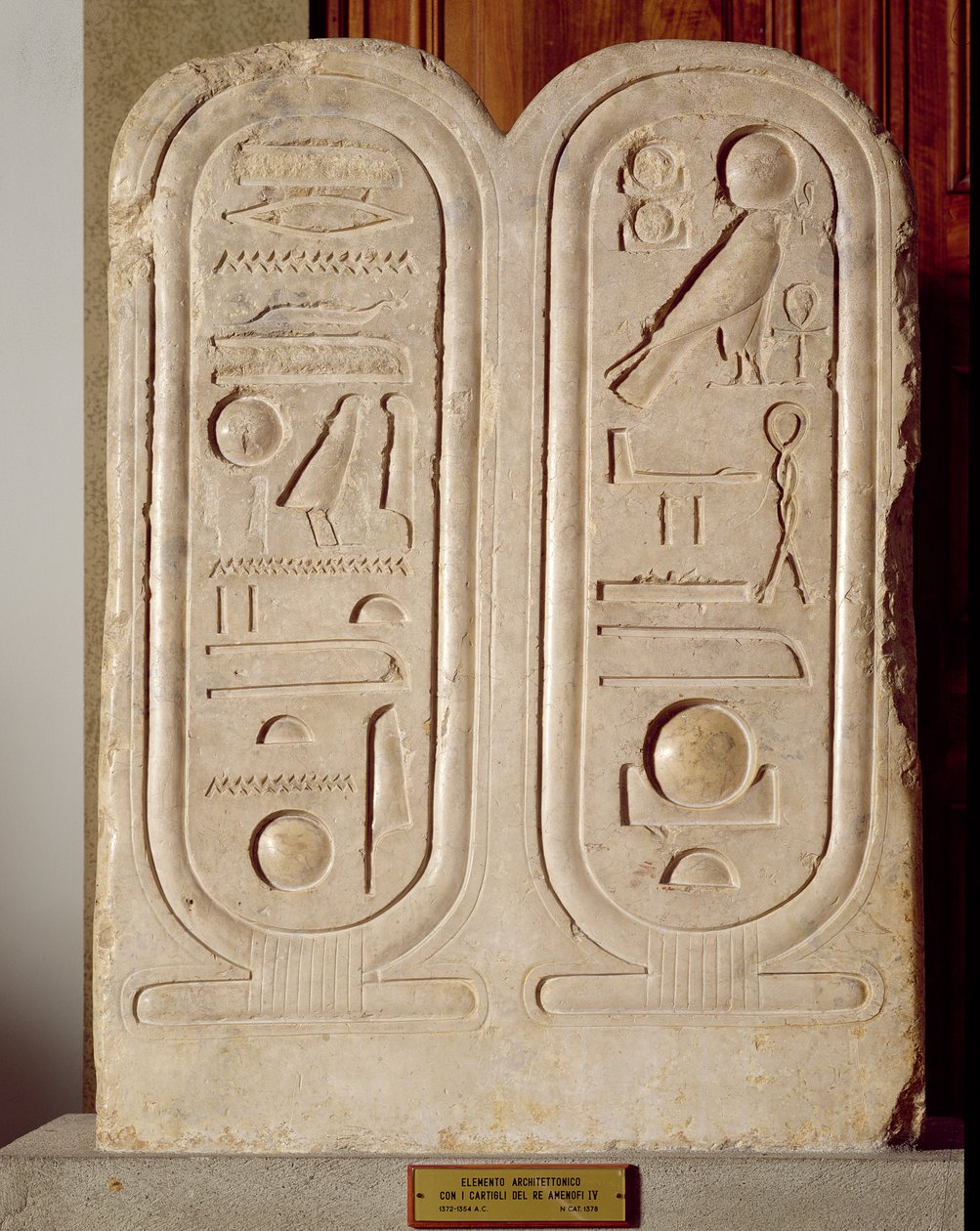 Amenophis IV (1379-1362) न्यू किंगडम के कार्टोच के साथ राहत द्वारा मिस्र का 18वां राजवंश Dy