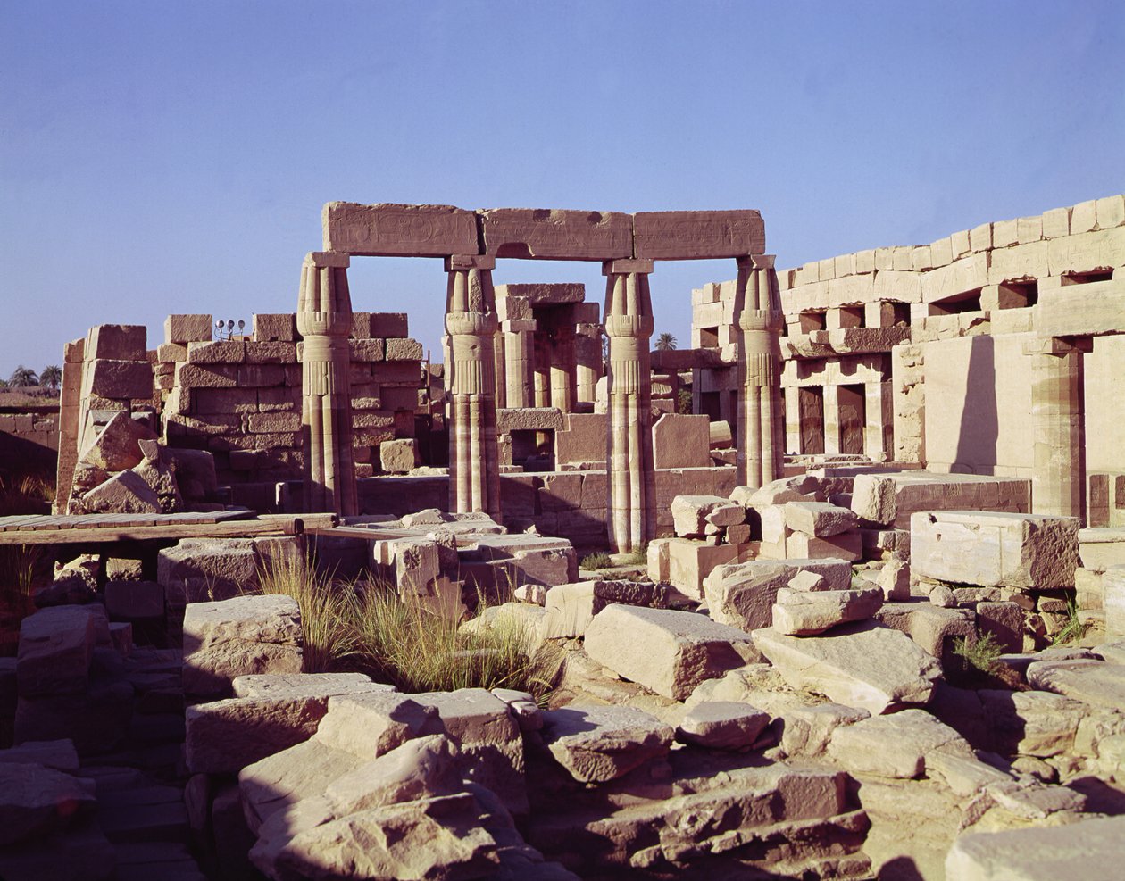 Tuthmosis III का छोटा मंदिर द्वारा मिस्र का 18वां राजवंश Dy