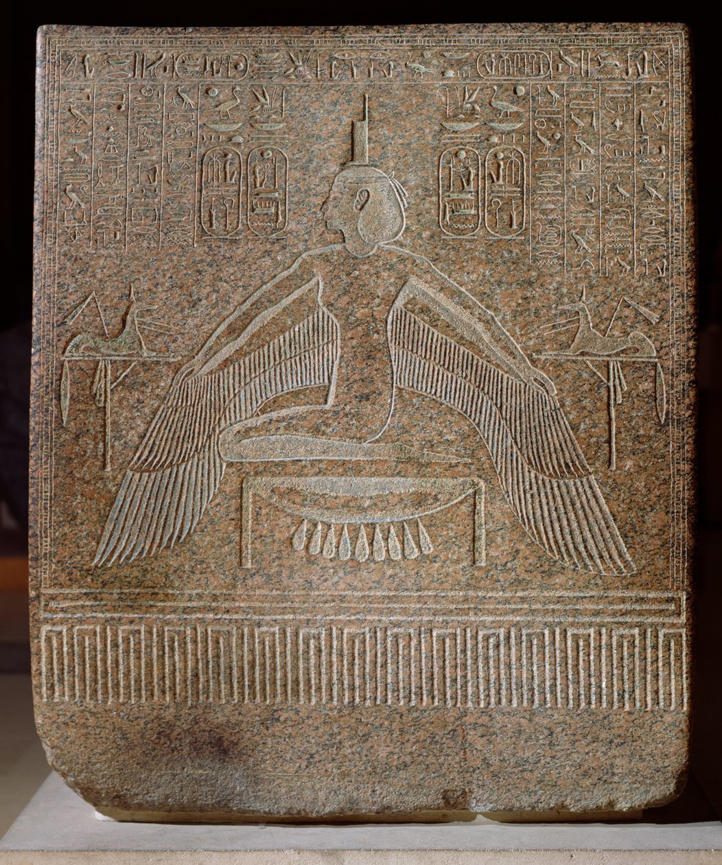 किंग्स की घाटी में उनकी कब्र से रामेस III (c.11854-1153 ईसा पूर्व) की व्यंग्यात्मक भाषा से आइसिस पेरोफोर, न्यू किंगडम (गुलाबी ग्रेनाइट) द्वारा मिस्र का 20 वां राजवंश