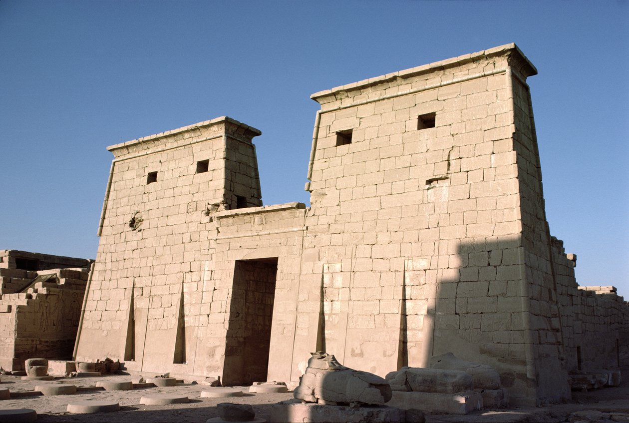 दक्षिण मुखौटा और खोंसु, न्यू किंगडम के मंदिर के तोरण, c.1100 ई.पू. द्वारा मिस्र का 20 वां राजवंश