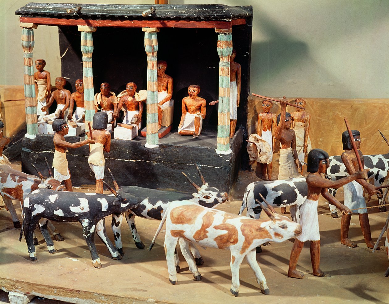 मेकेट्रे, थेब्स, मध्य साम्राज्य, c.2000 ईसा पूर्व (चित्रित लकड़ी) के मकबरे से पशुधन की जनगणना का मजेदार मॉडल द्वारा मिस्र का 6 वाँ राजवंश