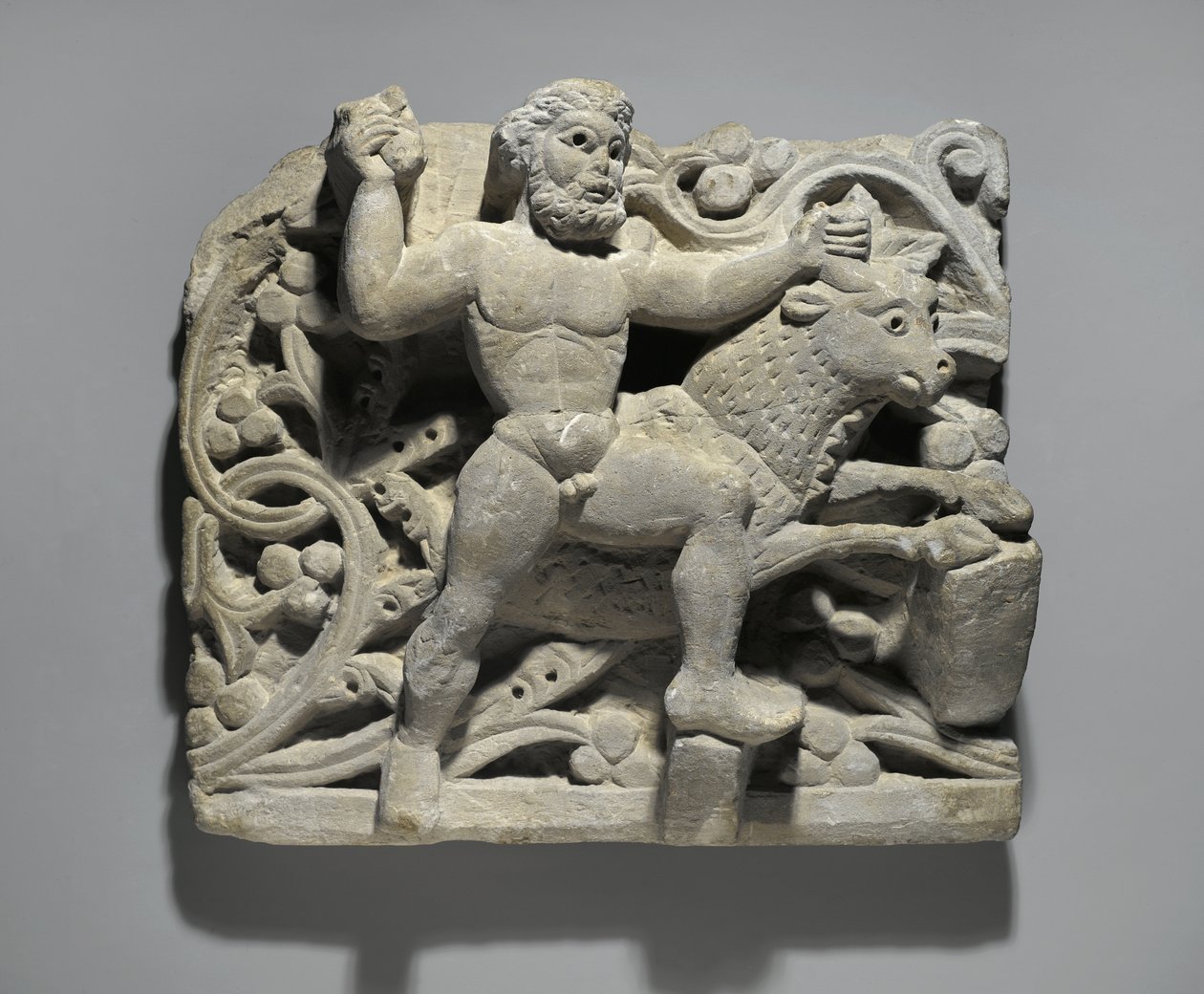 हेराक्लीज़ ऑक्सीरहाइन्चस से एक बैल के रूप में ऐश्लोस को मारता है, c.300-500 (चूना पत्थर) द्वारा मिस्र का स्कूल