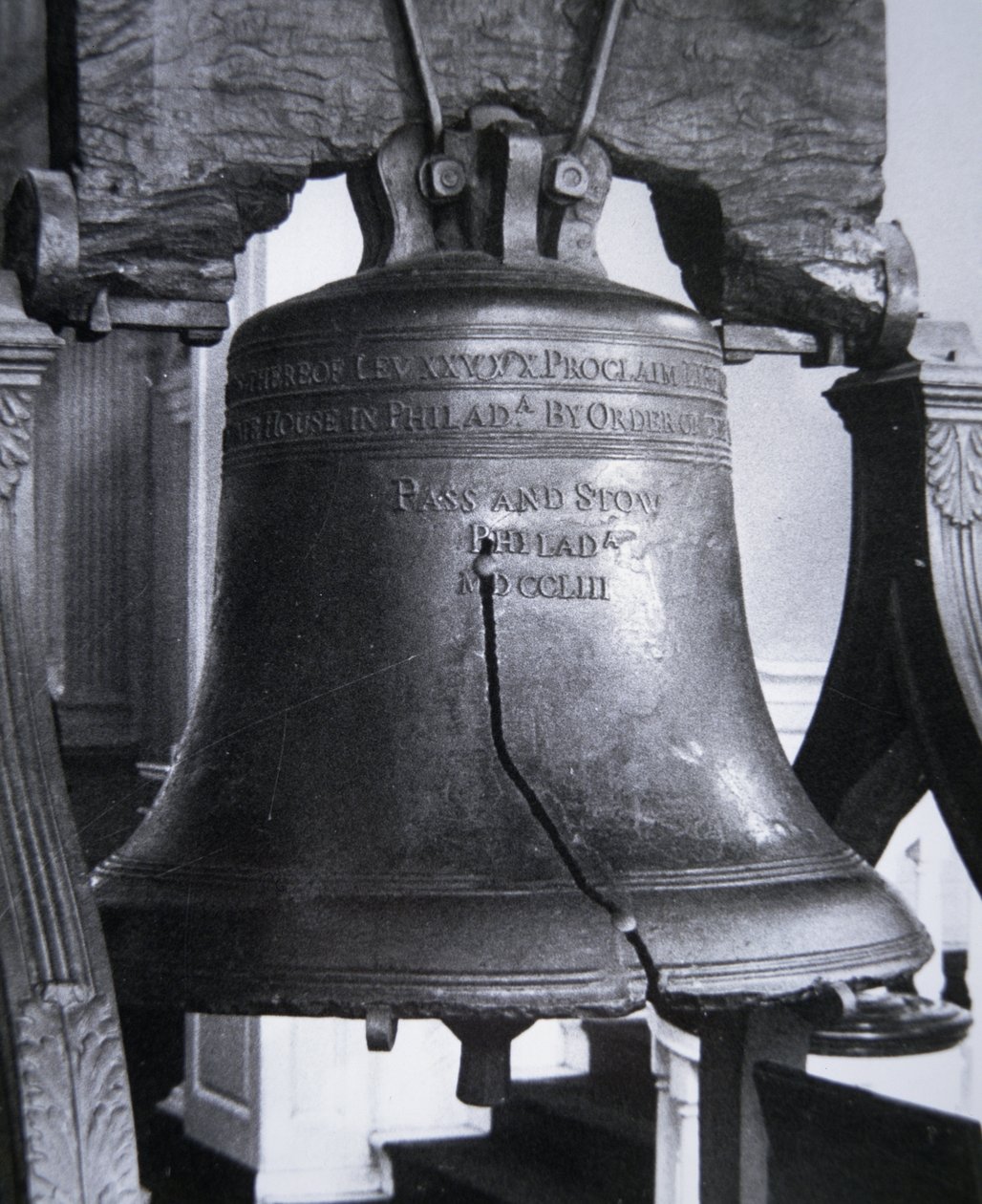 लिबर्टी बेल, 1752 में डाली गई (तांबा और टिन) द्वारा जान कॉर्नेलिस वूडनस