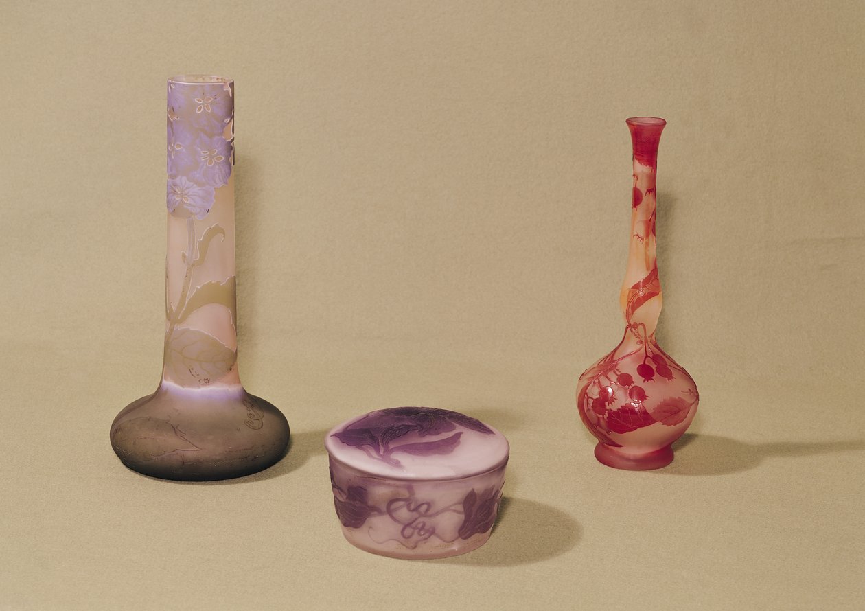 दो vases और एक bonbonniere, 19 वीं -20 वीं सदी (कांच) द्वारा एमिल गाले