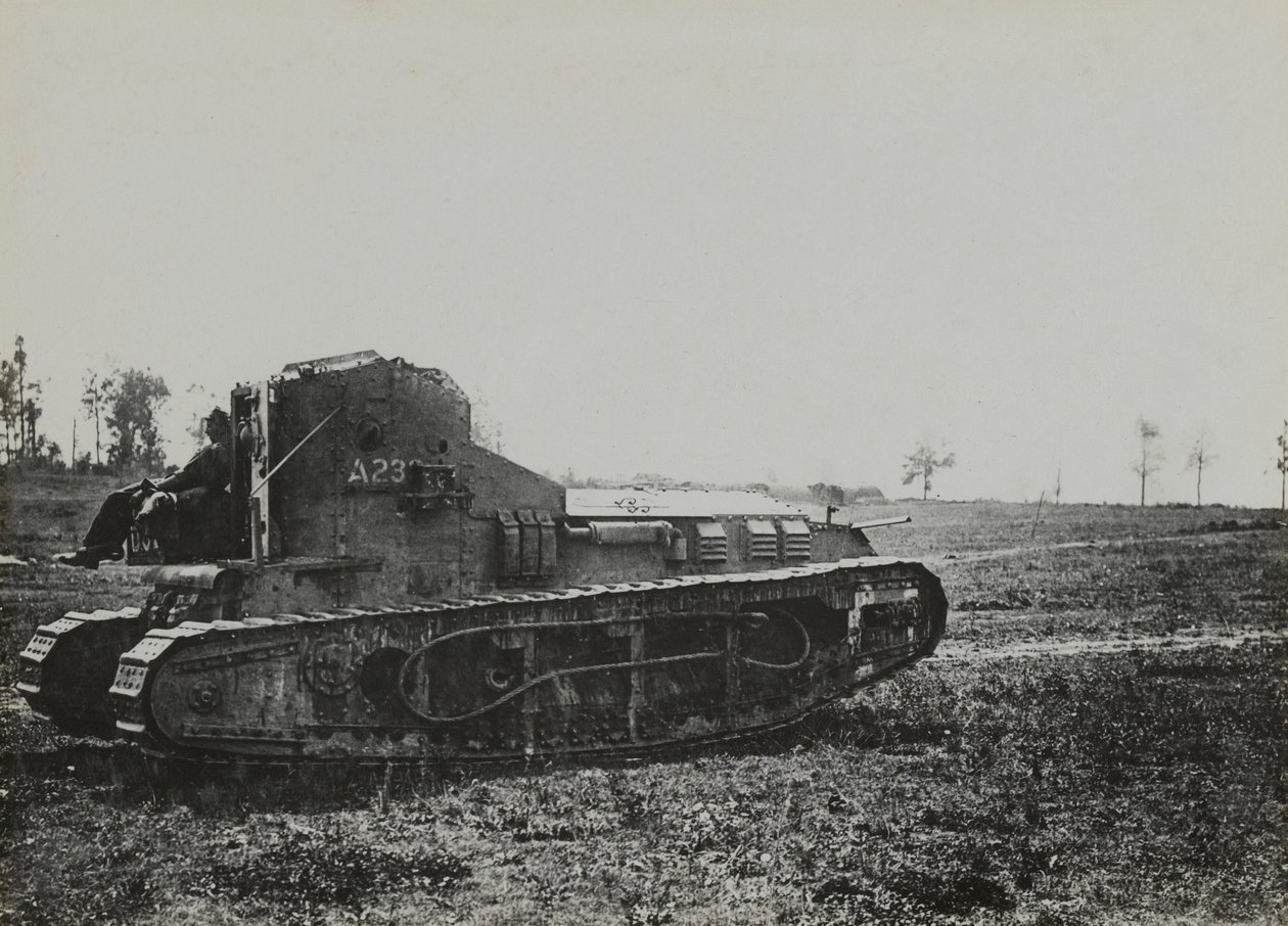 ब्रिटिश व्हिपेट टैंक, 1918 द्वारा अंग्रेजी फोटोग्राफर