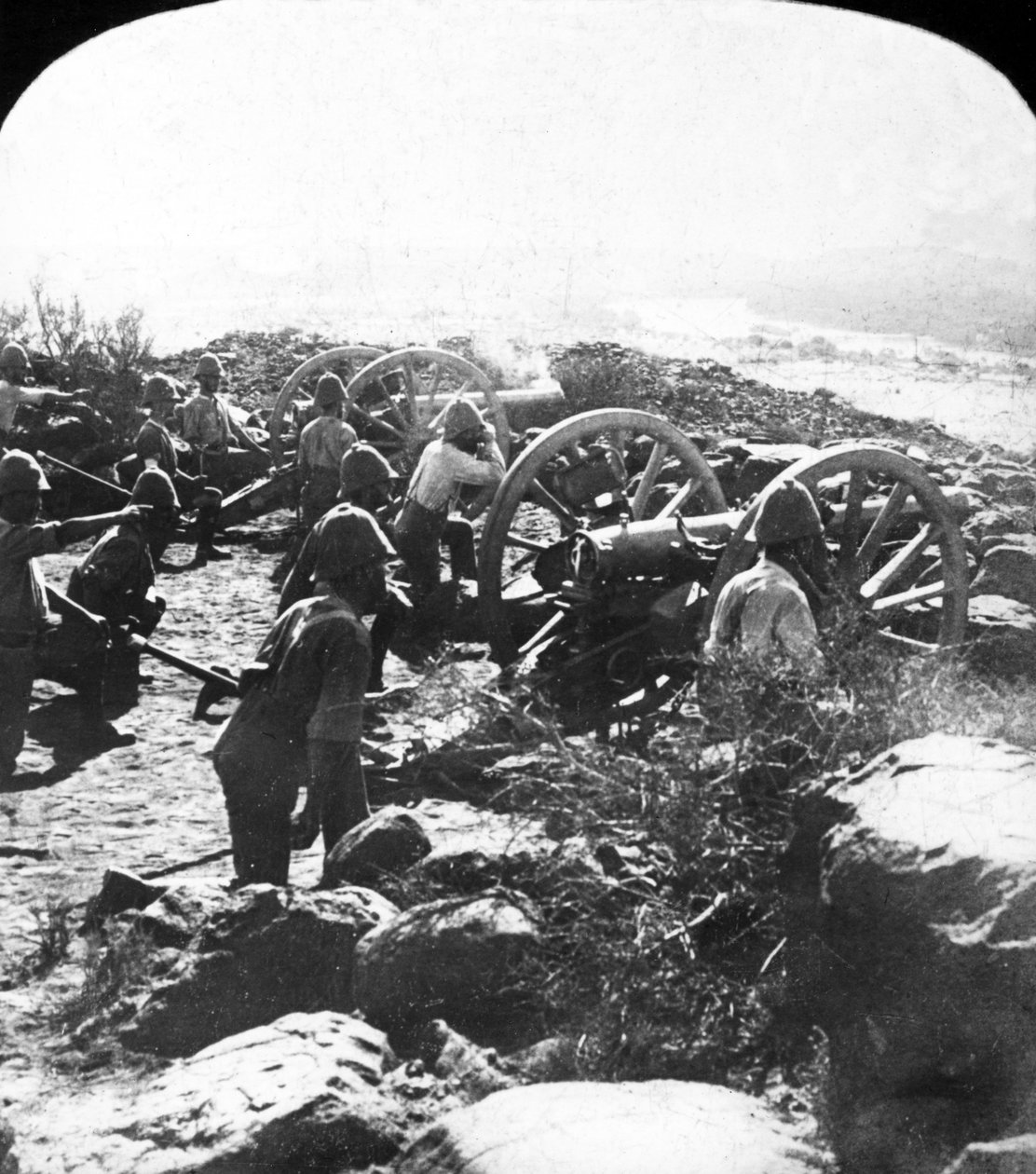 केप गैरीसन आर्टिलरी, मॉडेर नदी, दक्षिण अफ्रीका, 1899 में बोअर्स के लिए इसे गर्म बना रहा है द्वारा अंग्रेजी फोटोग्राफर