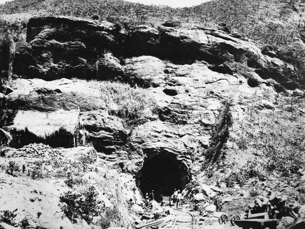 कोलंबो-कैंडी रेलवे पर एक सुरंग का निर्माण, c.1860s द्वारा अंग्रेजी फोटोग्राफर