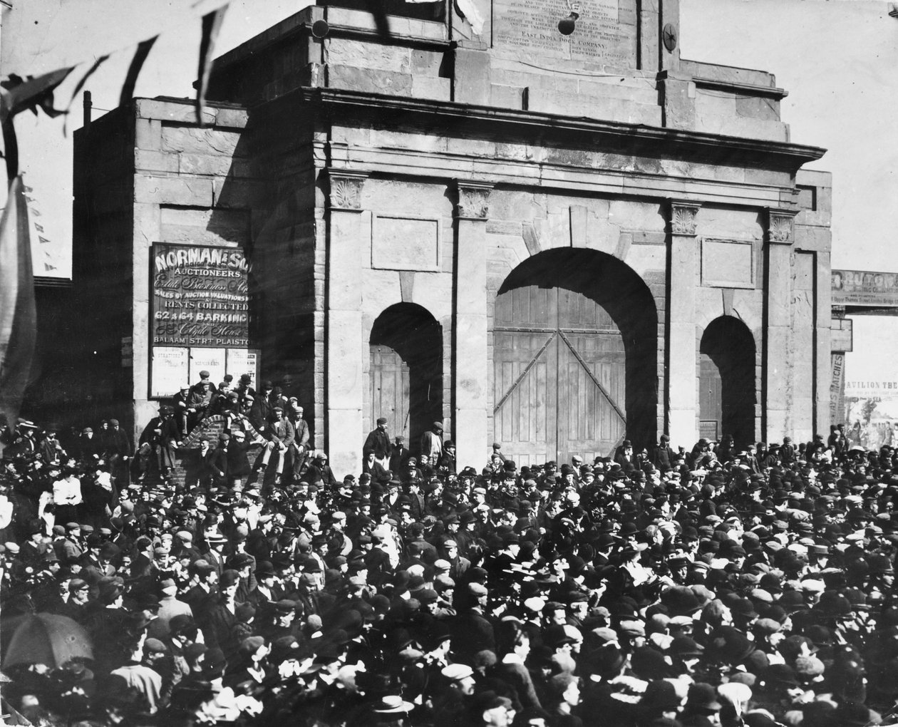 ईस्ट इंडिया डॉक, ईस्ट इंडिया डॉक रोड, 1897 द्वारा अंग्रेजी फोटोग्राफर