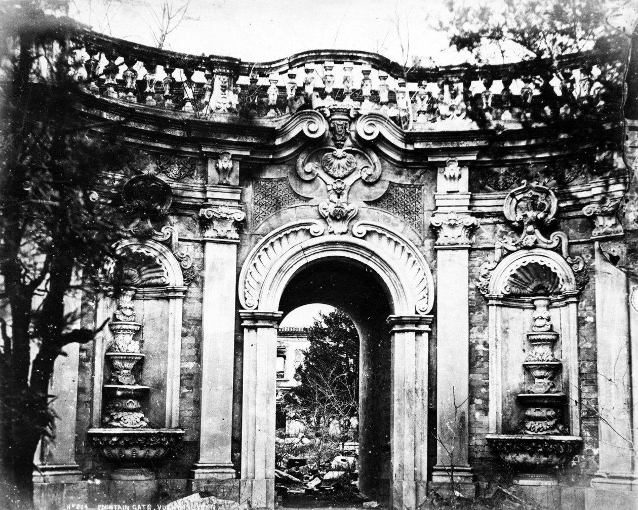 फाउंटेन गेट, युआन मिंग युआन, c.1870 द्वारा अंग्रेजी फोटोग्राफर