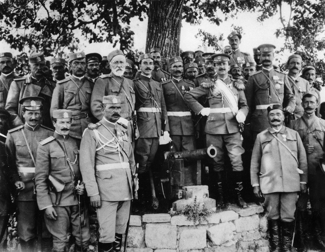 मोंटेनेग्रो में समूह चित्र, 1913 द्वारा अंग्रेजी फोटोग्राफर
