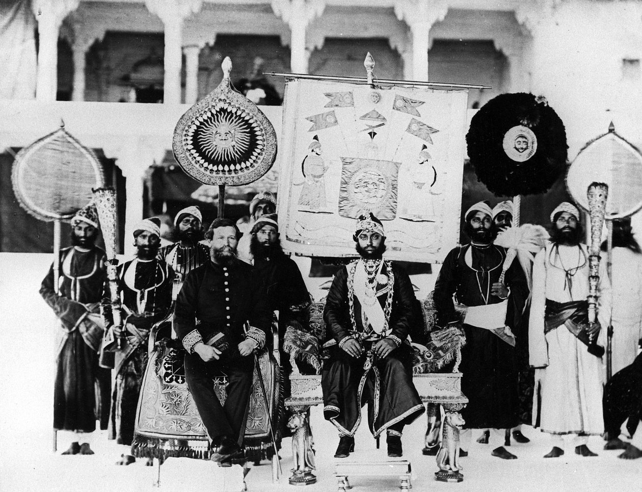 भारत के स्टार, 1871 के साथ उदयपुर के महाराणा का निवेश द्वारा अंग्रेजी फोटोग्राफर