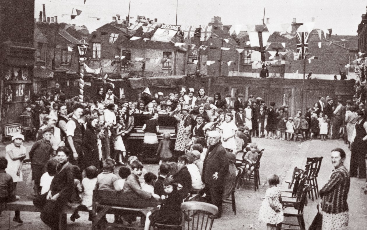 जुबली स्ट्रीट पार्टी, 1935 द्वारा अंग्रेजी फोटोग्राफर