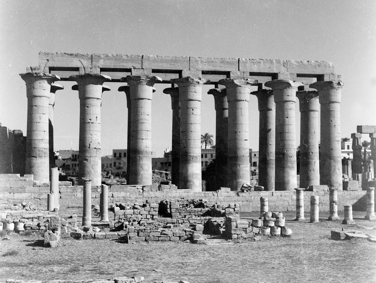 लोटस कॉलम, लक्सर मंदिर, मेजर WHJ सेल, 1940-43 द्वारा संकलित 206 तस्वीरों वाले एक एल्बम से द्वारा अंग्रेजी फोटोग्राफर