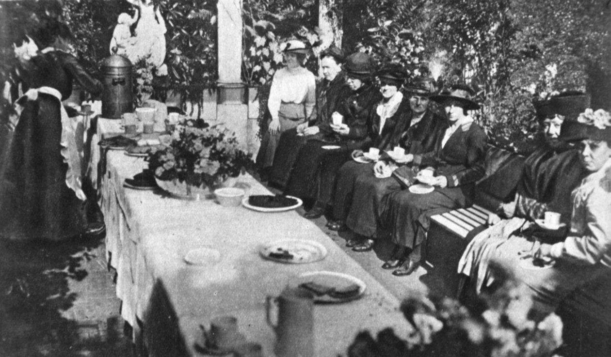 मदर्स डे: लेडी बायरन द इलस्ट्रेटेड वॉर न्यूज़, 16 अगस्त 1916 से पुरुषों को चाय के लिए लड़ने के लिए द्वारा अंग्रेजी फोटोग्राफर