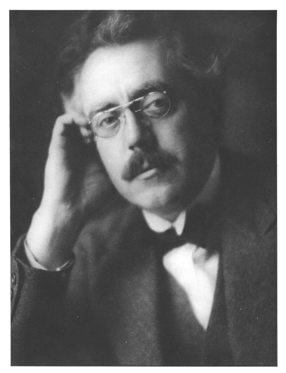 फ्रैंक ब्रिज का पोर्ट्रेट (1879-1941) द्वारा अंग्रेजी फोटोग्राफर