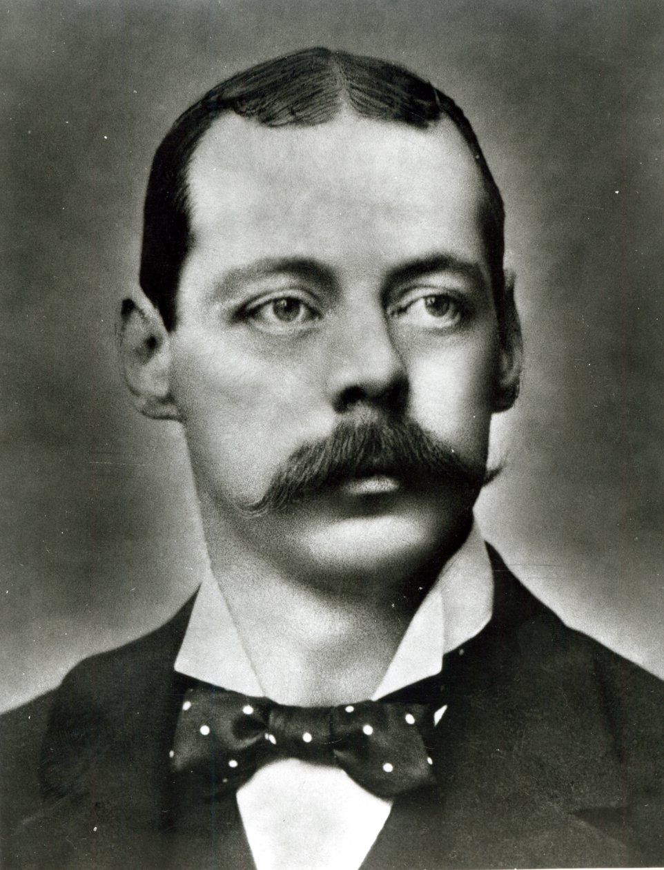 Randolph Churchill का पोर्ट्रेट द्वारा अंग्रेजी फोटोग्राफर