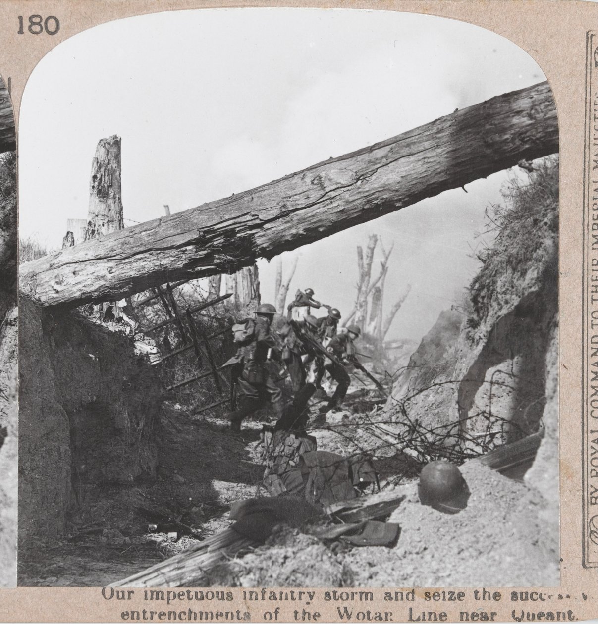 1918 के अमीनस आक्रामक के दौरान जर्मन खाइयों को जब्त करना द्वारा अंग्रेजी फोटोग्राफर
