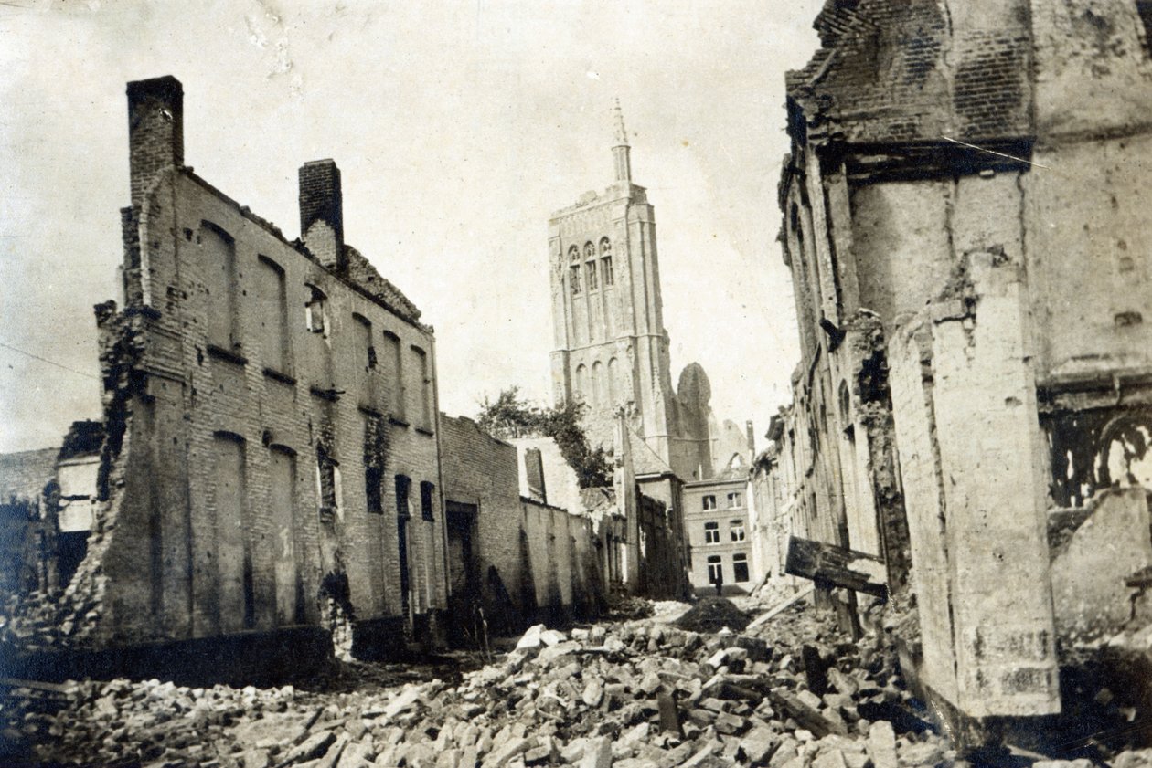 सेंट जैकब चर्च, Ypres, जून 1915 द्वारा अंग्रेजी फोटोग्राफर