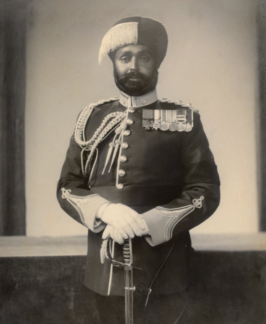 Subadar Major Ishar Singh, Bahadur VC OBI, 4th Battalion, 15th Punjab Regiment, 1936-37  द्वारा अंग्रेजी फोटोग्राफर