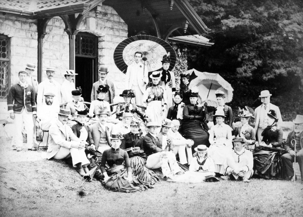 विक्टोरियन समर आउटिंग ग्रुप, c.1890 द्वारा अंग्रेजी फोटोग्राफर