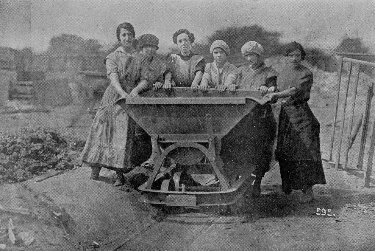 महिला परिवहन मना युद्ध कार्यालय फोटोग्राफी, 1916 द्वारा अंग्रेजी फोटोग्राफर