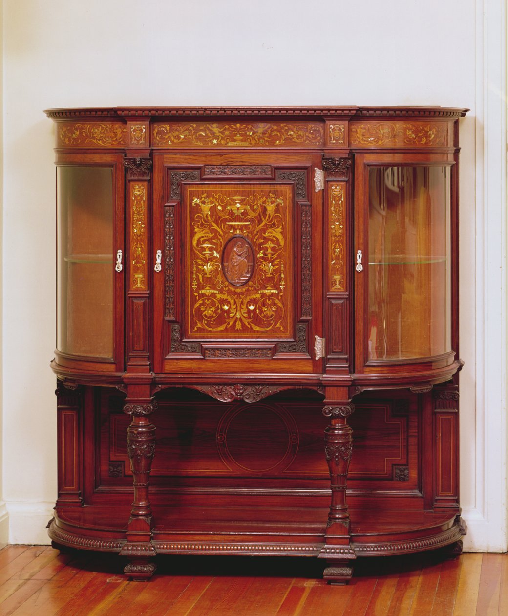 गिलोय द्वारा कैबिनेट, c.1890 (मदर-ऑफ-पर्ल के साथ ओक जड़ा हुआ) द्वारा अंग्रेजी स्कूल