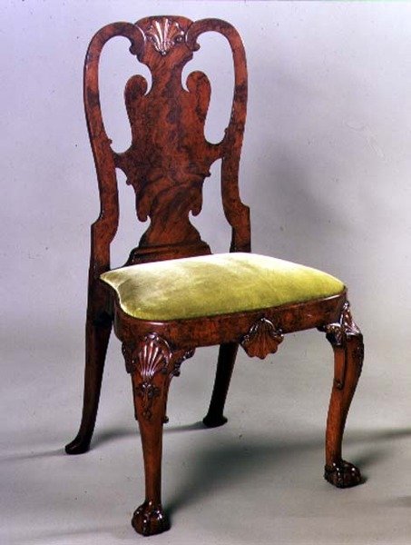 जॉर्ज I साइड चेयर विथ शेल कार्विंग एंड कैब्रिओल लेग्स, c.1720 (अखरोट) द्वारा अंग्रेजी स्कूल