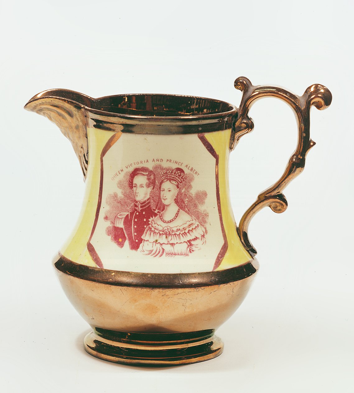 महारानी विक्टोरिया की शादी के उपलक्ष्य में Lustreware jug, 1840 (सिरेमिक) द्वारा अंग्रेजी स्कूल