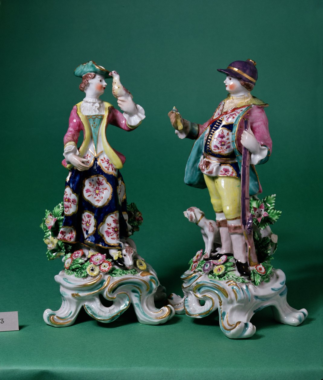 एक खिलाड़ी और उसके साथी के धनुष आंकड़ों की जोड़ी, c.1760 (चीनी मिट्टी के बरतन) द्वारा अंग्रेजी स्कूल
