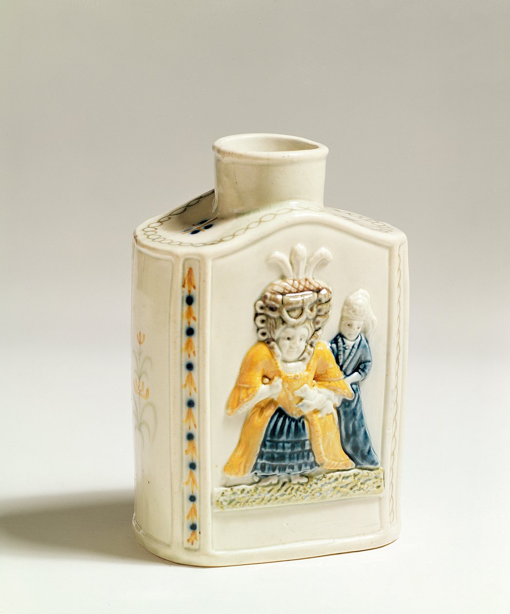 Prattware चाय चाय, देवियों फैशन के caricatures के साथ सजाया, c.1790-1800 (सिरेमिक) द्वारा अंग्रेजी स्कूल