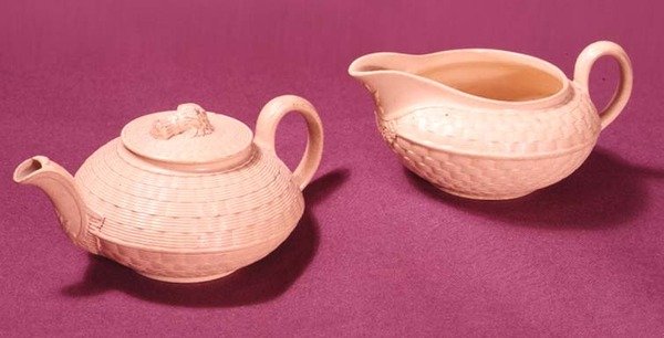 वेजवुड चायदानी और दूध के जग, c.1860 (सिरेमिक) द्वारा अंग्रेजी स्कूल