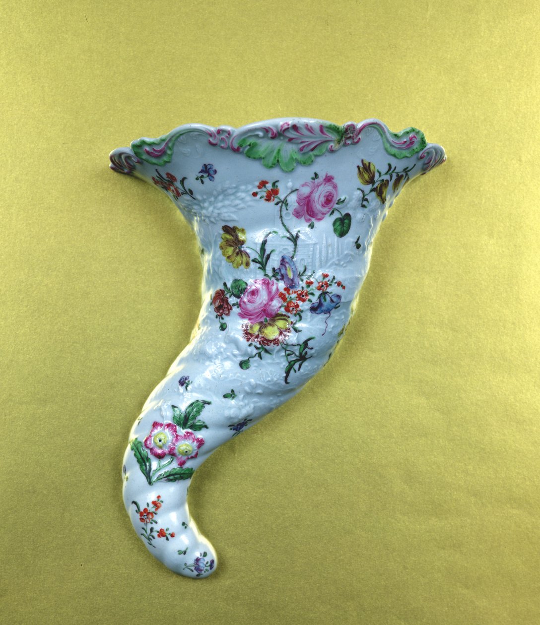 Worcester cornucopia दीवार की जेब, c.1760 (सिरेमिक) द्वारा अंग्रेजी स्कूल