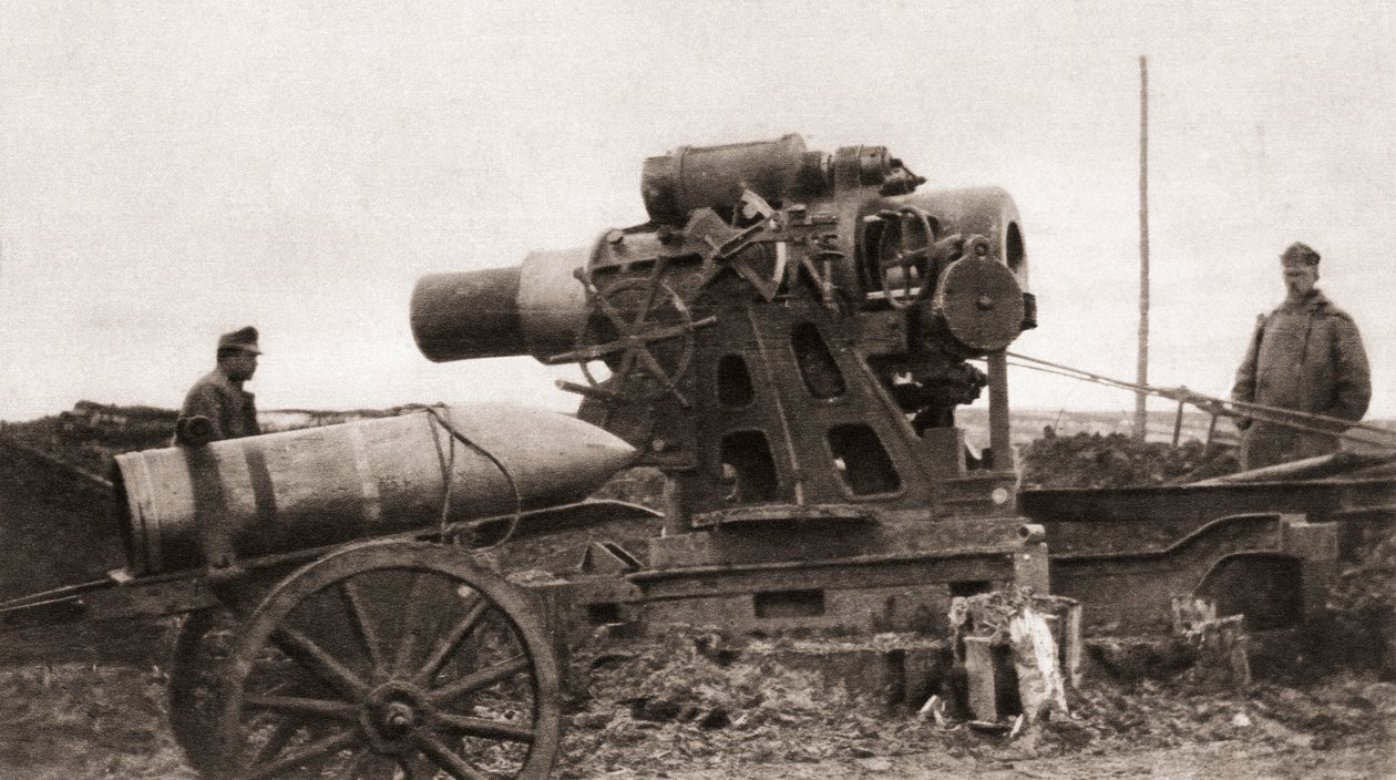 द इलस्ट्रेटेड वॉर न्यूज़, 1915 से विश्व युद्ध एक के दौरान इस्तेमाल किया गया एक ऑस्ट्रियाई विशाल घेराबंदी-हॉवित्जर और उसका खोल द्वारा अंग्रेजी फोटोग्राफर
